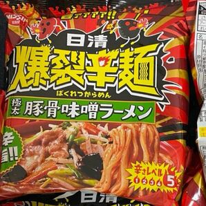 【ラスト】日清　爆裂辛麺　極太豚骨味噌ラーメン　1袋