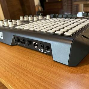 AKAI アカイ APC40 MIDIコントローラ 通電のみ確認済 の画像2