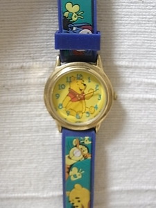  Disney store limitation Winnie The Pooh analogue wristwatch Tiger Piglet Eeyore can girl - rabbit flat battery immovable goods postage Y120