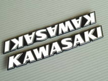 カワサキ純正 汎用 KAWASAKIタンクエンブレムセット 旧ロゴ 新品_画像1