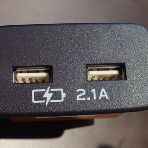 【配線つき】スバル 純正 USBユニット レヴォーグ フォレスター レガシィ アウトバック 等に SKフォレスターの画像1
