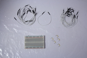 【電子工作】　[ジャンク]　電子工作板　ブレッドボード１枚　Pin ２１本　