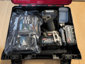 1 jpy unused makita Makita 40Vmax rechargeable impact driver TD002GRDXO olive battery 2 piece & charger & case attaching full set 