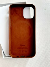 アップル純正 iphone12mini レザーケース　ブラウン_画像4