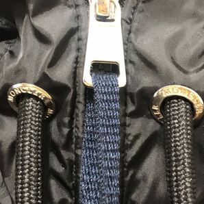 未使用 MONCLER GRIMPEURS モンクレール ジャケット ナイロン パーカー 3 正規品 送料無料 ワッペン ブルゾン フード ブラックトリコロールの画像4