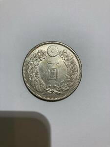 日本古銭 一圓銀貨 一円銀貨 量目27.03g 明治三十八年 明治38年 大日本 竜 菊紋 貨幣 1枚