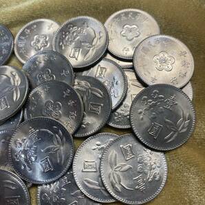 24枚 台湾 1ドル 外国コイン 硬貨 古銭 貨幣 まとめて セット 62年 六十二年のみ 美品 極美品 未使用 中華民国 アジア の画像2