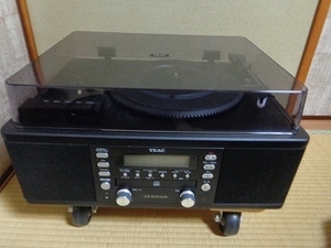 TEAC ターンテーブル/カセットプレーヤー付CDレコーダー LP-R550USB LPプレーヤー/CDプレーヤー/カセットデッキ ティアック
