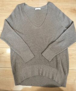 UNITED ARROWS Vネックリブニット