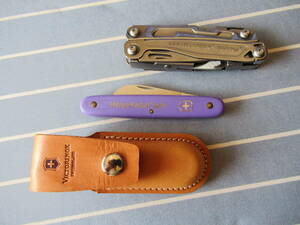  Victorinox & Leatherman gardening set 