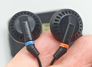 【SONY】MDR-E252B 世界初 インナーイヤー型ヘッドホン「N・U・D・E」第1号機 ☆ 動作確認済み ☆ 長期保管品