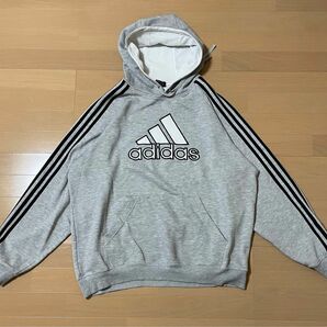 adidas グレー パーカー