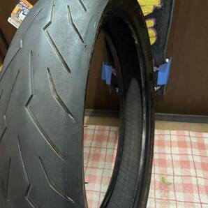 中古MCタイヤ 2022年製造 PIRELLI DIABLO ROSSOⅢ 11070R17 ピレリ ディアブロ ロッソ3 110 70 17 2022 A3015の画像4