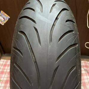 中古MCタイヤ BRIDGESTONE BATTLAX T31 180/55ZR17 ブリヂストン バトラックス スポーツツーリング 180 55 17 3818 A3027の画像1