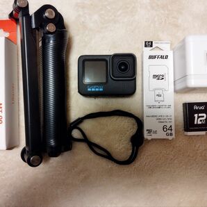 GoPro HERO11 Black カメラ（自撮り棒2種＆充電器＆バッテリー１個＆SDカード付き） 