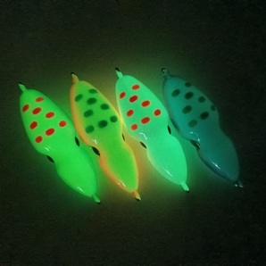 オモック 45g イカ型 4色セット 夜光 鯛ラバ タイジグ 蓄光 発光 グロー 真鯛 マダイ アマダイ アマラバ オフショア カブラ インチクの画像3