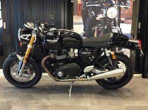 triumph トライアンフ スラクストン 1200 1200RS 純正 ガソリンタンク 純正ブラック　内部サビ無し　スラクストンRS