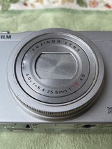 FUJIFILM 富士フイルム XQ1 コンパクトデジタルカメラ シルバー ジャンク_画像3