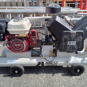 【埼玉県川越市引取限定】中古品 アネスト岩田 レシプロコンプレッサ PLUE22CB-10S 2.2kw 双胴型タンクマウントタイプ【発送不可】の画像1