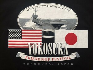 【YOKOSUKA FRIENDSHIP FESTIVAL】Tシャツ M/L相当 米軍 横須賀基地 USS KITTY HAWK 空母 日米国旗 未使用品 