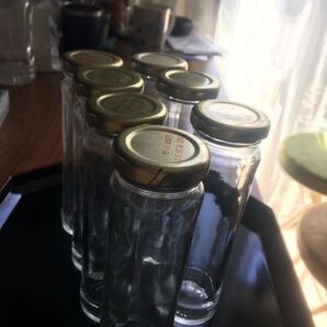空瓶容器6本になります。シール剥がし洗浄済みです。