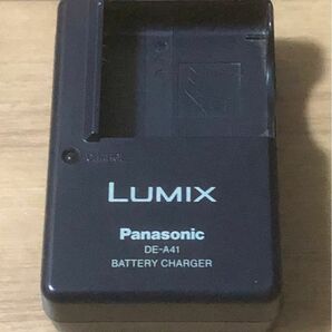 Panasonic バッテリー充電器　DE-A41