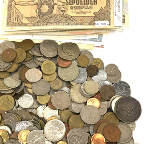 1円 日本 中国 韓国 香港ドル インドネシア 等 古銭 硬貨 紙幣 外国硬貨 外国銭 大量 まとめ セット 総重量約5.9kgの画像3