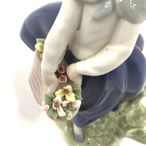 リヤドロ 綺麗な花ばかり #5222 フィギュリン 陶器人形 女の子 お花 高さ約18.5cm 置物 LLADRO QX043-18_画像3