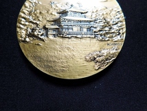 造幣局泉友会 鹿苑寺金閣 金閣寺 彫刻家 澤野基良 M.SAWANO 刻印 メダル 文鎮 重さ152ｇ 造幣局製 記念品 ペーパーウエイト_画像6