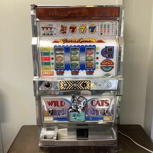 【福岡発】 スロット実機 WILD CATS ワイルドキャッツ パチスロ スロット アークテクニコ 中古 パチスロ実機 ジャンクの画像1