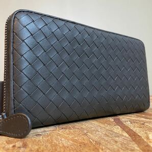 ★【極美品！希少！】 BOTTEGA VENETA ボッテガヴェネタ イントレチャート ロングウォレット 長財布 男女 ブラック 黒 付属品ありの画像1