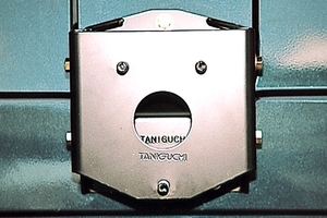 「タニグチ/TANIGUCHI」ジムニー JA12/22バン用38mm 調整式スペアタイヤブラケット