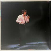 12830 ★未使用に近い TOM JONES/LIVE IN LAS VEGAS ※ポスター付_画像2