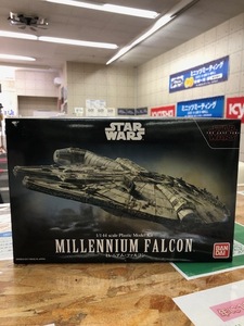  Bandai plastic model Star Wars millenium Falcon 