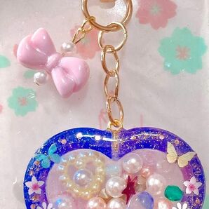 (M-57)キラキラ可愛いハートのシェイカーキーホルダー♪シャカシャカ　オイル無し　ハンドメイド　レジン