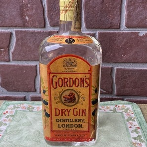 【古酒】未開栓 GORDON'S DRY GIN ゴードンドライジン ティンキャップ オールドボトルの画像1