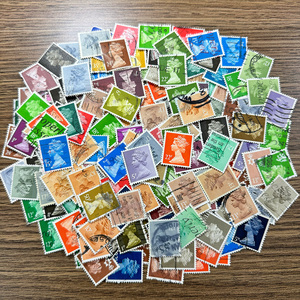 【イギリス】1960年代～使用済みMachin切手（エリザベス女王）大量200枚まとめてロット！希少！！(rNVan9sSkH)