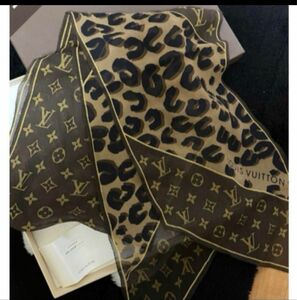 美品 LOUIS VUITTONルイヴィトン エシャルプ・ モノグラム・レオパード シルク100% スカーフ Vuitton