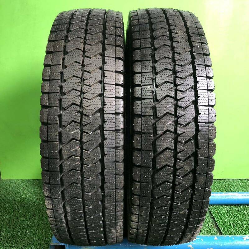 AE538-404 ほぼ新品 23年製 ブリヂストンBLIZZAK VL10 【 2本 】195/80R15 107/105 N LT スタッドレス ハイエース キャラバン等