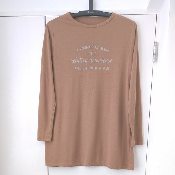 長袖　Ｔシャツ　薄手　ミドル丈　ゆったり系