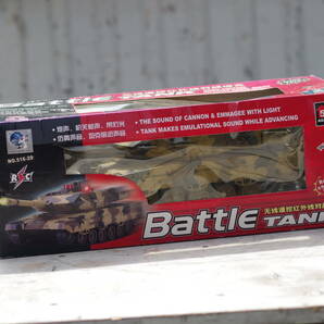 M10534 Battle TANK 99式? 戦車 ラジコン 動作保証なし 保管品 現状 全長(砲台含)40cm ゆうぱっく100 0604の画像2