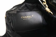 美品 CHANEL シャネル 22 シャイニー カーフスキン ミニ ハンド ショルダー バッグ ブラック レディース 本物保証_画像8