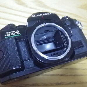 中古良品 Canon AE-1 PROGRAM BLACKとNFD 50mm F1.8 けっこうきれいです 送料410円よりの画像2