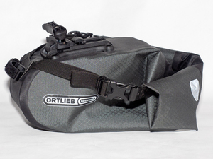oruto Lee b(ORTLIEB) saddle-bag 2/4.1L F9421s rate / black *OSTRICH chain cover . free cover 