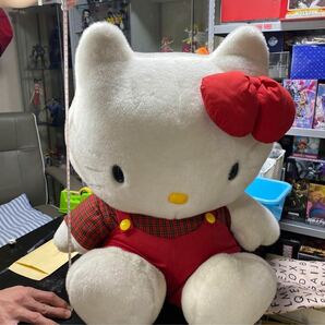 1円スタート！大きなHELLO KITTYハローキティメガサイズぬいぐるみ サンリオ レアの画像1