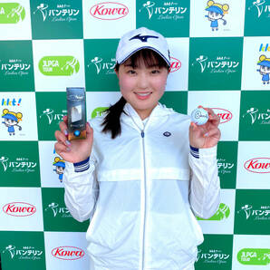 #45【KKT杯バンテリンレディスオープン チャリティー】奥山 純菜プロ 直筆サイン入り Titleist ボールの画像1