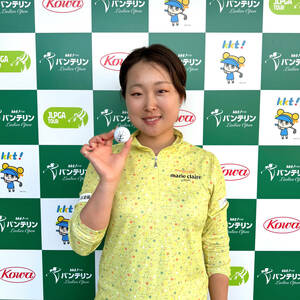 #60[KKT cup van te Lynn Lady's open charity ] small . water sound Pro with autograph Titleist ball 