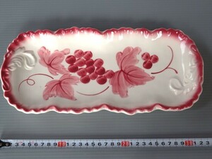 ●昭和レトロ《葡萄絵柄のフルーツ皿 /ケーキプレート ☆長さ30.5㎝×幅16㎝》★裏面の高台に小キズあり☆ゆうパック送料無料です!