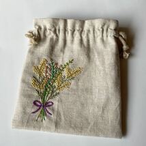 手刺繍 巾着ポーチ 花柄 リネン ハンドメイド _画像3