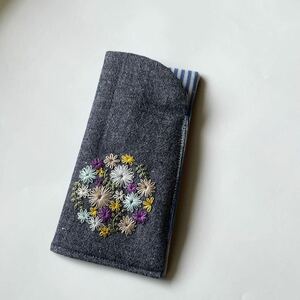 手刺繍　メガネケース ハンドメイド 花の刺繍